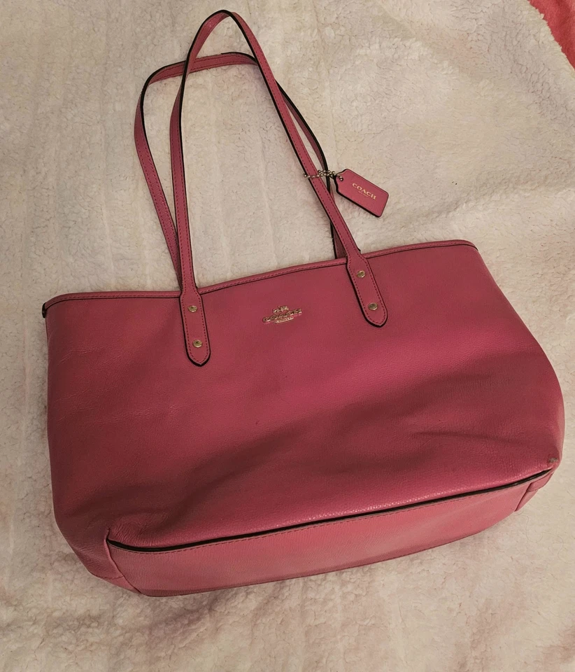 Bolso de hombro Coach City de cuero granulado magenta Foto 1 de 4