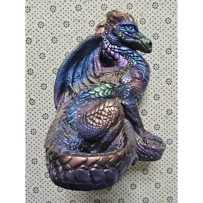 Estatua de dragón mítico Windstone Editions colorido reptil iridiscente Foto 1 de 4