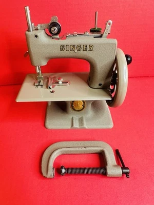 Nice! Singer Sewhandy Model 20 Beige Sewing Machine, Seam Guide & Clamp Works! - Image 1 of 4