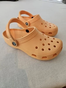 Crocs Zoccoli Classici Cantalupo Arancione Scarpe Donna 7 Uomo 5 Sandali Ottime Condizioni - Foto 1 di 12