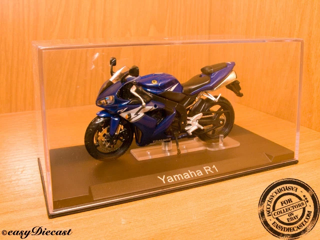 YAMAHA R1 2004 AZUL OSCURO 1/24 CON CAJA!!! RARO Y COMO NUEVO!!!! Foto 1 de 1