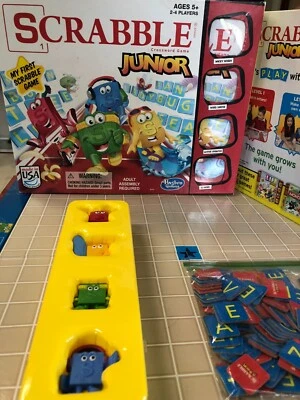 Jogo de palavras cruzadas Scrabble Junior Hasbro idades 5+ 2014 - 100% completo - Imagem 1 de 4