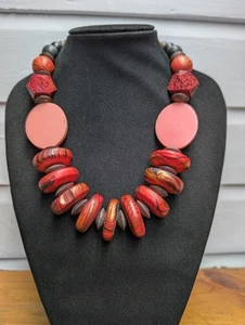 Fabulously Retro '80s Orangey Pink Chunky Wood Bead Necklace .E23r - Picture 1 of 6