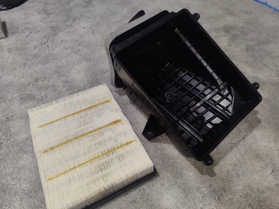 Корпус воздушного фильтра Chevy Silverado GMC Sierra 2014-18 нижняя половина с воздушным фильтром - Изображение 1 из 4