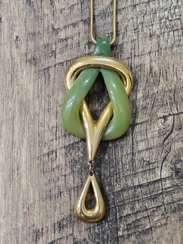 Rara collana 1979 vintage GIVENCHY Paris NY finta giada verde ciondolo gioielli