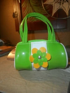 DOLL HANDBAG BARREL VINYL GREEN & WHITE WITH YELLOW & GREEN FLOWER 4" X 2" CUTE - Picture 1 of 7