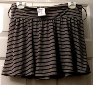 NWT GIRLS GRAY & BURGANDY STRIPE RUE 21 MINI SKIRT  SIZE XL  $20 - Picture 1 of 1