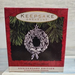 Punze Andenken Ornament LEUCHTENDER ZINNKRANZ VINTAGE WEIHNACHTSSCHMUCK  - Bild 1 von 9