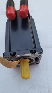 MPL-B430P-MJ72AA SERVOMOTORE ALLEN BRADLEY - Foto 1 di 5