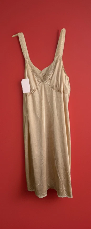 Cabernet Slip or Nighty, nuevo stock antiguo con etiquetas talla grande beige, 100% Nylon Foto 1 de 4