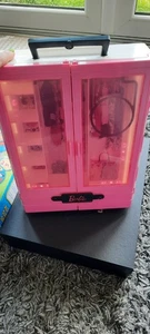Barbie Portable Carry Case Wardrobe 2018 Mattel with hangers - Picture 1 of 7
