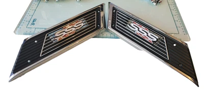 Datsun 510 1600 ventilaciones laterales pilar C ventilaciones CON EMBLEMAS SSS "NUEVA REPRODUCCIÓN" Foto 1 de 4