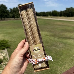 Velas cónicas de cera de abejas The Wholesome Hive enrolladas a mano 100 % puras 2 altas - Imagen 1 de 2