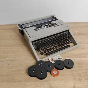 Olivetti Dora Portable Typewriter - Picture 1 of 15
