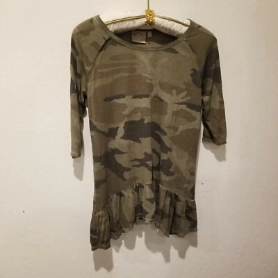 Nuevo top Dantelle para mujer manga raglán 3/4 volante medio dobladillo camuflaje verde Foto 1 de 4