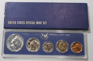 1966 Special Mint Set - 40% SILVER coin KENNEDY Half Dollar - Picture 1 of 2