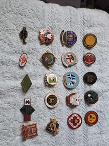 Twenty 20 Pin Badges Enamel Style Lawn Indoor Bowling Clubs Various Joblot - Picture 1 of 5