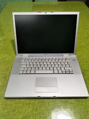 Computer PC Portatile Apple Macbook Pro 15" A1226 Intel Duo HD 320GB 2GB Ram  - Immagine 1 di 4