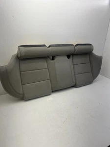 Cojín de asiento inferior trasero Cadillac CTS 2014-2019 OEM. - Imagen 1 de 14
