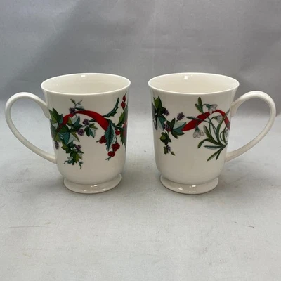 Juego de 2 tazas cinta roja Martha Stewart Macy’s Christmas HOLLY BERRY excelente Foto 1 de 4