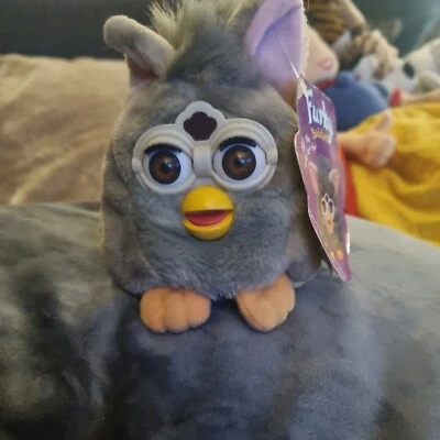 Tiger Electronics plush original 1999 Furby beanie Buddies - grey/white - Image 1 of 4