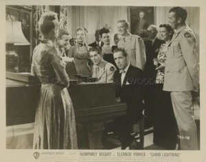 HUMPHREY BOGART ELEANOR PARKER CHAIN LIGHTNING 1950 PHOTO ORIGINAL #4 - Foto 1 di 2