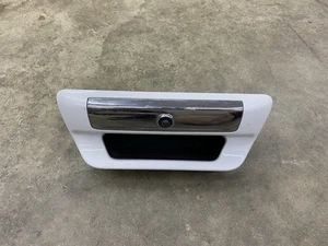 ✅ 22 DODGE RAM 1500 2500 3500 5TH GEN OEM TAILGATE HANDLE WHITE WITH CAMERA - Picture 1 of 5