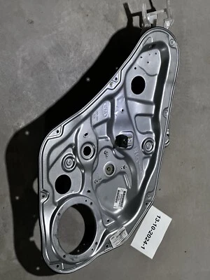 2009-2014 Kia Sorento OEM porta-regulador de janela traseira lateral esquerda do motorista - Imagem 1 de 4