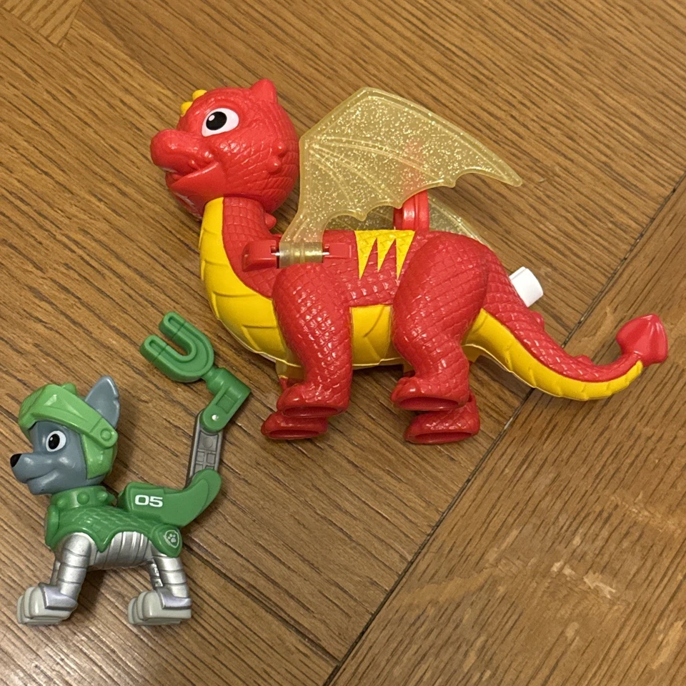 Figuras de acción Paw Patrol Rescue Knights - Rocky and Dragon Flame Foto 1 de 4