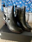 Coach Signature Women Sonya High Heels Leather Black Boots Size 8 [pre-owned]