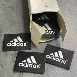 8 pezzi autentica etichetta logo adidas cucito 2,5"x 2" toppa tessuto abbigliamento vintage anni 90 - Foto 1 di 5