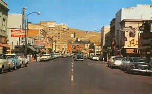 Postal Main St. Store Fronts coches de colección escena callejera Klamath Falls, o de colección 1959 - Imagen 1 de 2