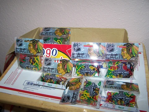 Lot of Logo Bandz NHL CHICAGO BLACKHAWKS 2010 Stanley Cup Champions 180 COUNT Cover