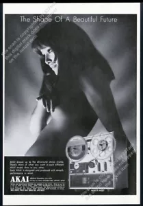 1969 mujer en topless foto sexy Akai X-200D estéreo cubierta de cinta anuncio impreso de colección - Imagen 1 de 7