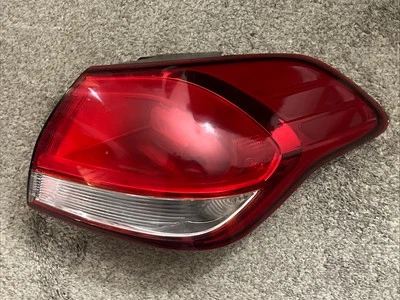 Задний фонарь правосторонний со стороны пассажира для хэтчбека Kia Forte 5 2014–2018 годов - Изображение 1 из 3