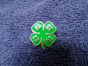 DE COLECCIÓN RETRO DISEÑO TRÉBOL CLUB 4-H ESMALTE VERDE TONO DORADO METAL SOMBRERO SOLAPA PIN - Imagen 1 de 5