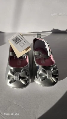 Zapatos Infantiles Laura Ashley 2-4 Niñas Plateados LA30955H NUEVOS CON ETIQUETAS Foto 1 de 4