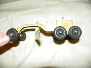 VINTAGE TOOTSIE TOY ROAD GRADER YELLOW - Picture 1 of 11