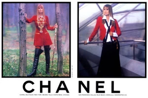 1993 Chanel Karl Lagerfeld Claudia Schiffer 2-page Fall fashion MAGAZINE AD - Picture 1 of 1