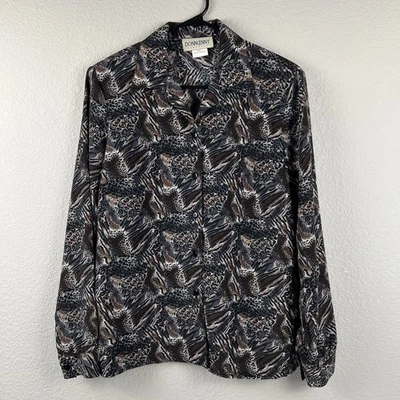 Blusa Donnkenny Para Mujer Pequeña Manga Larga Cuello Abotonado Estampado Animal Foto 1 de 4