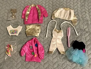 Vintage Mattel Barbie 1992 Hollywood Haar Outfit Jacken, Overall Kleid Tops + - Bild 1 von 11