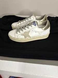 Zapatillas bajas Golden Goose Hi Star GGDB Italia blancas y doradas talla 37 - Imagen 1 de 10