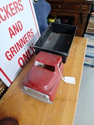 Camión de volteo de juguete Wyandotte años 40 Foto 1 de 4