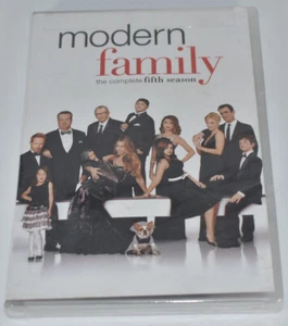 BRANDNEU WERKSEITIG VERSIEGELT Modern Family: Die komplette fünfte Staffel DVD - Bild 1 von 2