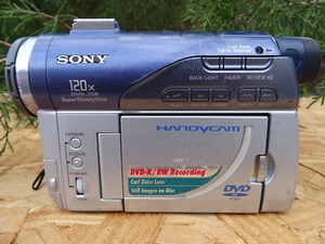 Sony Handycam DCR-DVD100E Camcorder DCRDVD100 FOR PARTS REPAIR AS IS - Picture 1 of 12