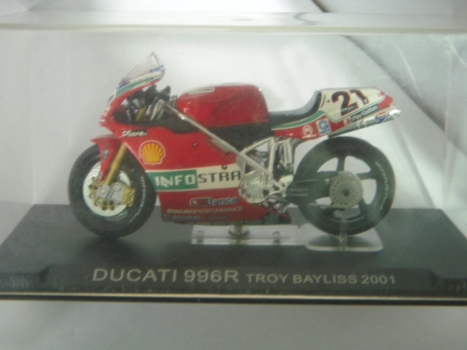 Ducati 996R T.Bayliss 2001 edicola 1:22 - Immagine 1 di 1
