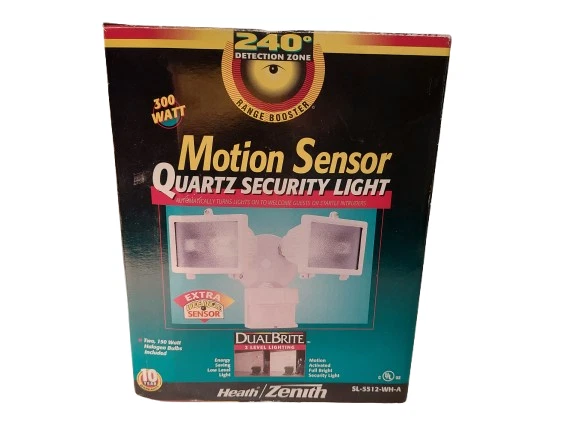 Heath Zenith Motion Sensor Quartz Security Light 240 Detection Zone 3 Level - Image 1 of 4