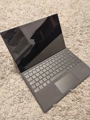 Microsoft Surface Pro 5 2017 i5 / 8 GB RAM / 256 GB SSD inkl. Tastatur - Bild 1 von 4