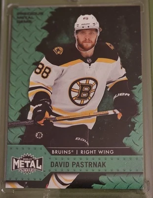 Skybox Metal Universe 2020-21 - David Pastrnak #88 Green PMG/10 Boston Bruins Foto 1 de 2