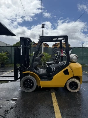 Carretilla elevadora Komatsu 4550 lb 2013 3 etapas Foto 1 de 4